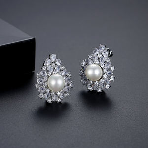 LUOTEEMI <span class=keywords><strong>Orecchini</strong></span> a Perno Grandi di Lusso all'Ingrosso con Zirconia Cubica AA, Perla di Conchiglia Bianca Rotonda e Diamante a Goccia per Donna - Product Image 5