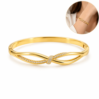 Bracelet jonc doré Mosen personnalisé, design croisé délicat, idéal comme ensemble cadeau pour les meilleures amies, pour des tenues et des styles quotidiens chics.
