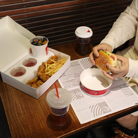 Plateau en carton ondulé gaufré biodégradable jetable pour frites et poulet frit, idéal pour la restauration rapide