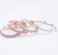 Collier pour animaux de compagnie en matériau PU réglable de luxe perle artificielle strass lettre imprimée pour les rubans de mariages de chiens de chats occidentaux