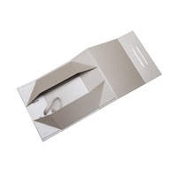 Boîte cadeau pliable noire mate à fermeture magnétique avec poignée, emballage plat