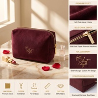 Pochette cosmétique carrée en velours bordeaux foncé avec impression dorée personnalisée, fermeture éclair dorée, luxueuse, pour le rangement de maquillage, de parfums, de bijoux et de produits de toilette