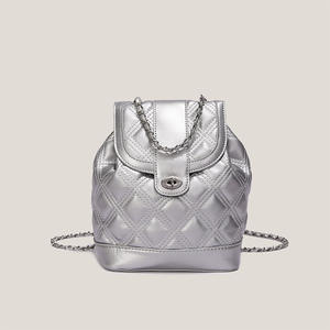 Sac à dos unisexe nouvelle collection avec chaîne losangée, en PU, doublure polyester coupe-vent, fermeture éclair, souple et imperméable - Product Image 6