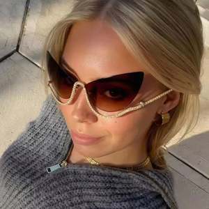 Gafas de Sol de Moda con Logotipo Personalizado 2025, Montura Metálica de Media Montura con Patas de Diamante, Protección UV400, Estilo Ojo de Gato para Mujer - Product Image 4