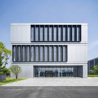 Edificio Moderno con Estructura de Acero para Complejo de Oficinas