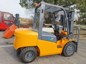 Weltweit Beliebter 2,5-Tonnen Diesel-Gabelstapler CPCD25J zum Großhandelspreis mit Hydraulikgetriebe & Mechanischer Rückwärtsgang - Product Image 2