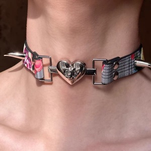 Collar gargantilla Y2K estilo Hot Girl, de nicho, a cuadros, punk, bicolor, con tachuelas florales, retro y resistente - Product Image 3