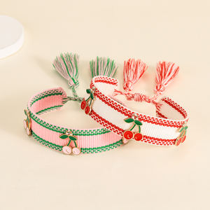 Handgefertigtes Gewebtes Freundschaftsarmband mit Quaste Trendiges Kirsch-Design Personalisierbare Vintage Verstellbare Stoffarmbänder - Product Image 1