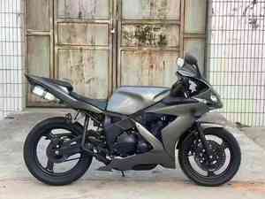 Motocicleta Deportiva <span class=keywords><strong>Yamaha</strong></span> R1 <span class=keywords><strong>Ninja</strong></span> Usada, Motor de Cuatro Cilindros Refrigerado por Agua, 400-600cc, Velocidad Máxima >80km/h, Sonido Encantador - Product Image 4