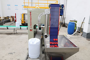 Macchina Riempitrice Automatica Anticorrosiva per Detergenti Liquidi Acidi, Detersivi per WC, Candeggina <span class=keywords><strong>in</strong></span> Bottiglie di Plastica a Prezzo di Fabbrica - Product Image 3