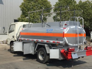 รถบรรทุกเติมน้ำมันเคลื่อนที่ราคาโรงงานที่ดีที่สุด 15000L-25000L รถบรรทุกน้ำมันทรงหกเหลี่ยมสำหรับเติมน้ำมันยานยนต์ก่อสร้าง - Product Image 6