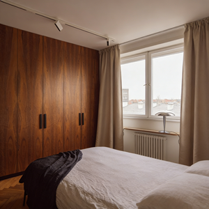 Grande armoire de rangement pour chambre à coucher, placard en bois foncé pleine hauteur avec tiroirs et zone de suspension, meuble de chambre à coucher gain de place, armoire - Product Image 3