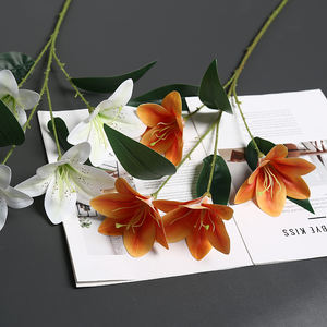 Fabricante de simulación único de <span class=keywords><strong>lirio</strong></span> de cuatro cabezas al por mayor, hecho a mano puro, extremadamente realista, flores de uso multicampo - Product Image 4