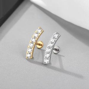 Pendiente de Labret Gaby G23 Classic de Titanio de Grado Implante ASTM con Zirconia y Recubrimiento PVD Dorado, Parte Trasera Plana - Product Image 6