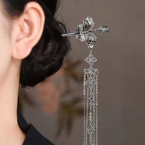 Épingle à cheveux pour femme, style chinois rétro, en argent, avec pampille papillon, pour usage quotidien, performance et séance photo, accessoire de tête élégant et de mode de niche - Product Image 1