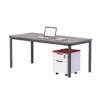 Bureau de direction contemporain à structure métallique avec plateau en bois et rangement réglable, design ergonomique pour usage de bureau moderne