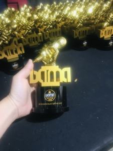 รางวัลดนตรีเรซิ่นคริสตัลชุบทองพร้อมเหรียญโลหะสำหรับงานกานา - Product Image 6