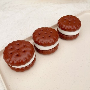 Juguetes Blandos Certificados de TPR y EVA con Forma de Galleta, Juguetes de Comida para Aliviar el Estrés y la Ansiedad, Regalos Antiestrés de Espuma para Apretar - Product Image 5