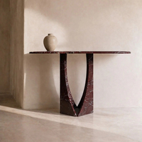 Table console en marbre rouge Bourgogne, plateau incurvé en forme de piste de course, base en V incurvée, meuble d'entrée en pierre naturelle