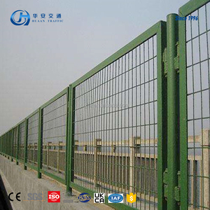 Tùy chỉnh ngoài trời sơn tĩnh điện 3D sắt thép kim loại hàng rào Bảng điều chỉnh Nhà máy cung cấp HÀn dây lưới hàng rào giao thông hàng rào - Product Image 2