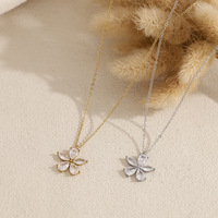 Collier en acier inoxydable de mode exquise avec fleur en zircon, pendentif plaqué or 18 carats pour femmes