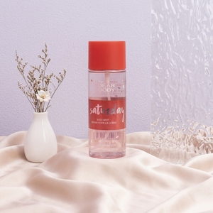 Fashion Weekly Floral Charm, Bruma Corporal Premium para Mujer, Cuidado de la Piel Suave y Delicado, Refrescante, Hidratante y de Larga Duración - Product Image 1