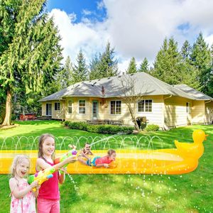 Tobogán Acuático con Diseño de Pato Amarillo, con Aspersor y 2 Tablas de Surf para Niños, para Jardín - Product Image 4