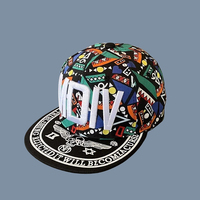 Gorra Snapback con Estampado Completo y Logotipo Bordado en 3D, 100% Poliéster, Estampado Geométrico con Letras, Unisex, Ajustable, Visera Plana, Estilo Hip Hop