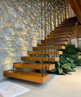 Escalier droit moderne CBMmart, style intérieur, couleur personnalisable, durable, avec rampes en acier galvanisé, forme en L