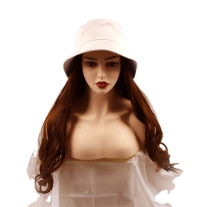 Conveniente Peluca de pelo ligero, pelo largo y rizado <span class=keywords><strong>con</strong></span> sombrero de cubo, peluca sintética para mujeres asiáticas para una hermosa niña - Product Image 1