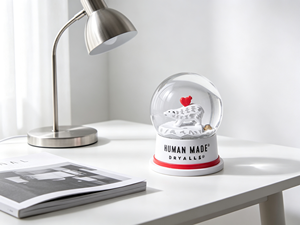 Cadeau de Noël et Nouvel An en résine personnalisé petite boule à neige de 8cm en résine ours polaire boule à neige en verre - Product Image 2