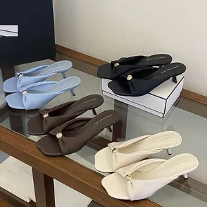 Chaussures de soirée élégantes à talons bas pour femme, confortables et respirantes, en tissu avec perles métalliques, bout carré, motif uni, pour l'été - Product Image 5