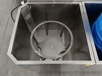 Industriële was- en droogmachine voor fruit en groenten, geïntegreerd voor de verwerking van verse producten in een fabriek.