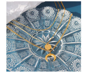 Collier à chaîne multi-couches étoile <span class=keywords><strong>lune</strong></span> <span class=keywords><strong>soleil</strong></span> Ins Niche en acier inoxydable titane plaqué or 18 carats avec pendentif - Product Image 4