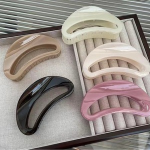 Design personnalisé <span class=keywords><strong>noir</strong></span> géométrie demi-cercle croissant de lune en forme de <span class=keywords><strong>cheveux</strong></span> accessoires acrylique 12cm <span class=keywords><strong>pince</strong></span> à <span class=keywords><strong>cheveux</strong></span> pour les femmes - Product Image 1