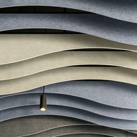 Grille de plafond acoustique moderne de qualité commerciale à ondes carrées |   Panneaux en feutre PET durables, insonorisants, écologiques, NRC 0,85-0,95