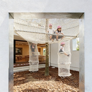 Filet d'escalade suspendu en nylon pour enfants, personnalisé, pour intérieur, à fixer sur arbre, avec tunnels cylindriques, écologique, pour maternelle - Product Image 1