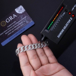 สร้อยข้อมือฮิปฮอปประดับเพชรขายดีที่สุด สำหรับแฟชั่นสตรีทสไตล์ เครื่องประดับสำหรับใส่ทุกวันและสะสมเป็นของขวัญ มีจำหน่ายในราคาส่งออก - Product Image 3