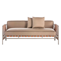 Ensemble de salon de jardin en rotin avec chaises en osier et table basse – Design moderne, coussins imperméables en mousse haute densité, durable pour cours et hôtels