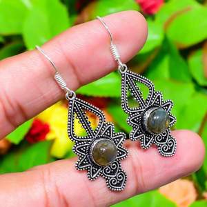 Boucles d'oreilles en pierre précieuse naturelle Labradorite 5 MM 1,70 carat |   Boucles d'oreilles de luxe pour femmes en argent sterling 925 avec sertissage à griffes |   Authentique - Product Image 3