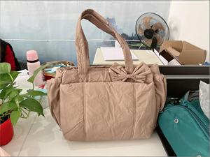 Sac fourre-tout matelassé léger pour femme avec logo personnalisé, idéal pour ordinateur portable, sport, <span class=keywords><strong>week</strong></span>-<span class=keywords><strong>end</strong></span>, voyage, yoga, travail - Product Image 4