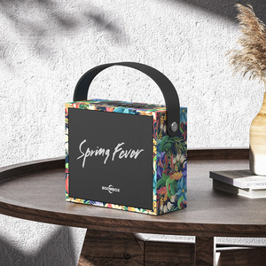 ลำโพงคาราโอเกะแบบพกพา รุ่นใหม่ ดีไซน์สร้างสรรค์ พร้อมช่องเสียบ USB แฟลชไดรฟ์ แบตเตอรี่ในตัว ตัวเครื่องทำจากไม้ หูฟังแบบมีสาย เหมาะสำหรับใช้งานกลางแจ้ง - Product Image 4