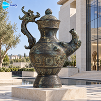 Vase rituel historique en bronze, sculpture en laiton et cuivre à patine vieillie, art décoratif personnalisé pour Plaza, hôtel, cour et jardin