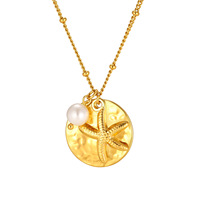 Collier unisexe tendance style océan en acier inoxydable plaqué or avec pendentif géométrique, chaîne latérale perlée, étoile de mer et coquillage, et perle