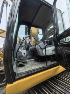 Excavadora de cadenas Caterpillar 320D usada, 40 toneladas de peso operativo, motor original, modelo 2016, 138 HP, 2001-4000 horas de uso. - Product Image 3