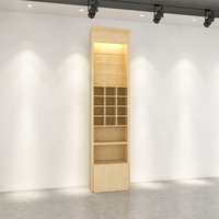 Vitrine haute et étroite en bois avec étagères ouvertes, grille cubique, rangement inférieur et éclairage LED pour usage commercial
