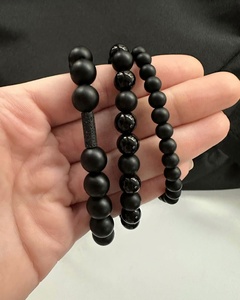 Bracelet en pierre de lave onyx noir fait main pour femmes et hommes, design minimaliste, plaqué argent/or, bijoux cadeau - Product Image 6
