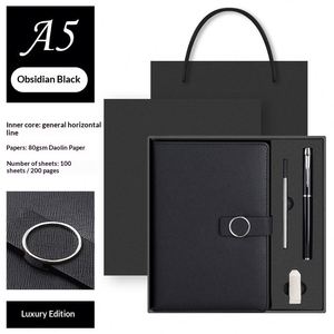 Set de Regalo Tres en Uno de Cuero PU con Logotipo Personalizado en Relieve, Diseño Magnético con Bolígrafo y USB, 100 Hojas - Product Image 2
