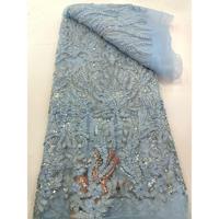 Tissu en dentelle de tulle brodé et perlé de luxe avec maille de perles de verre pour robe de mariée