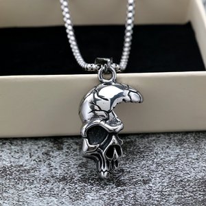 Collier pendentif crâne en acier inoxydable pour homme, style punk, design asymétrique, forme géométrique, bijoux tendance - Product Image 3